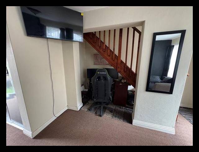 2 BEDROOM TOWNHOUSE FOR SALE IN VAN RIEBEECK PARK